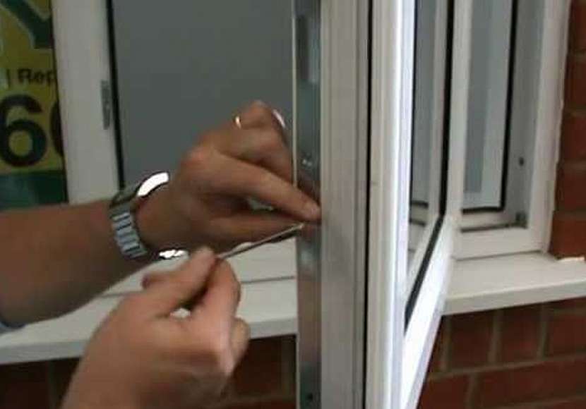 Ověřené způsoby, jak zabránit rosení oken a omezit průvan