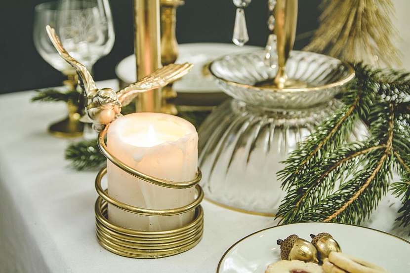 Vytvořte si zlaté vánoční dekorace během minutky