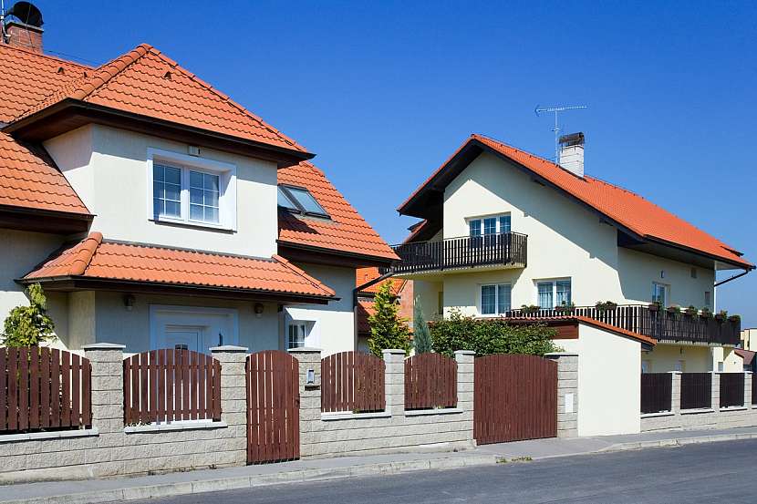 V Praze platí povinnost stavebníka, že k novému domu musí vybudovat jednu garáž a jedno stání.
