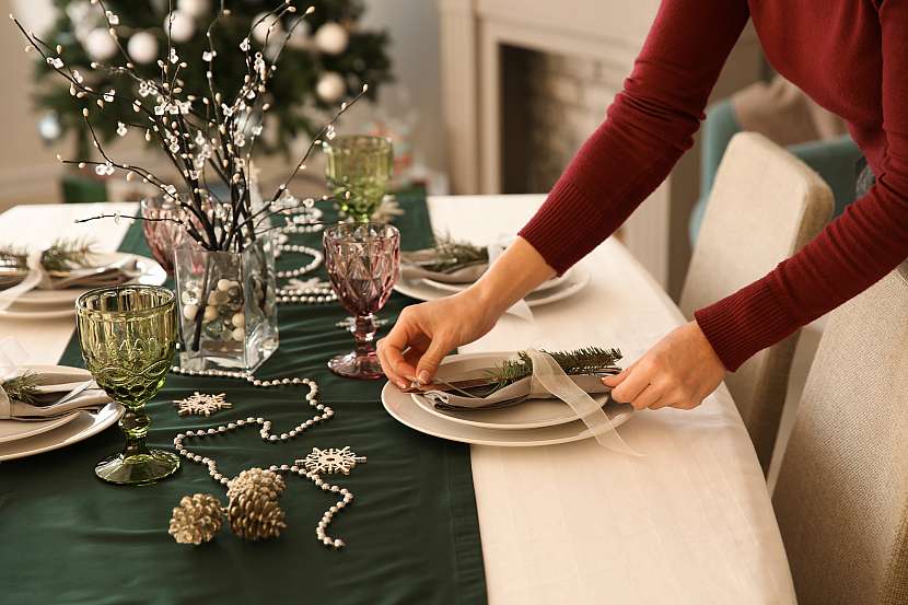 Trendy jídelní set je vrcholem vánočních příprav (Zdroj: Depositphotos (https://cz.depositphotos.com))