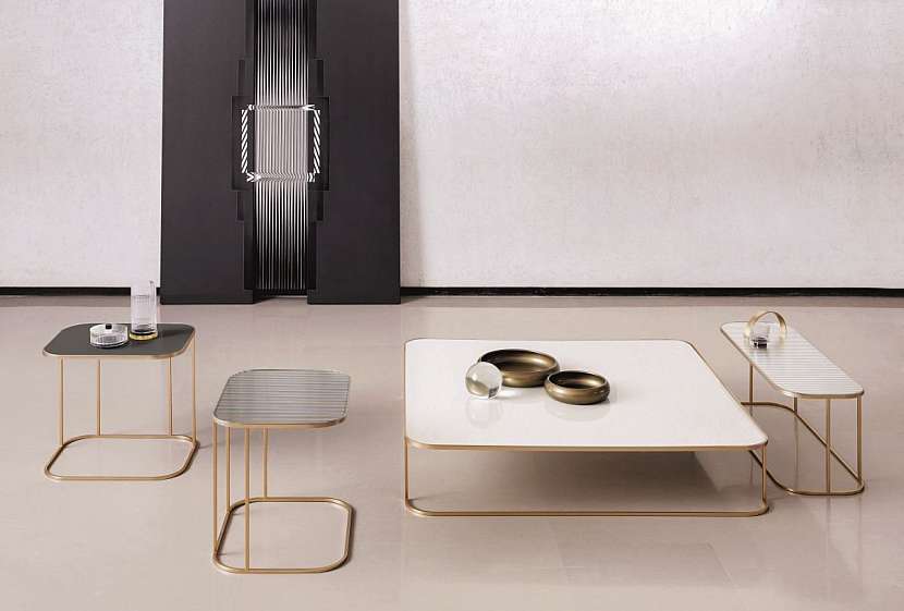 Lehounký nábytek Arlon a zlatý kov, přesně podle trendů… Desiree.