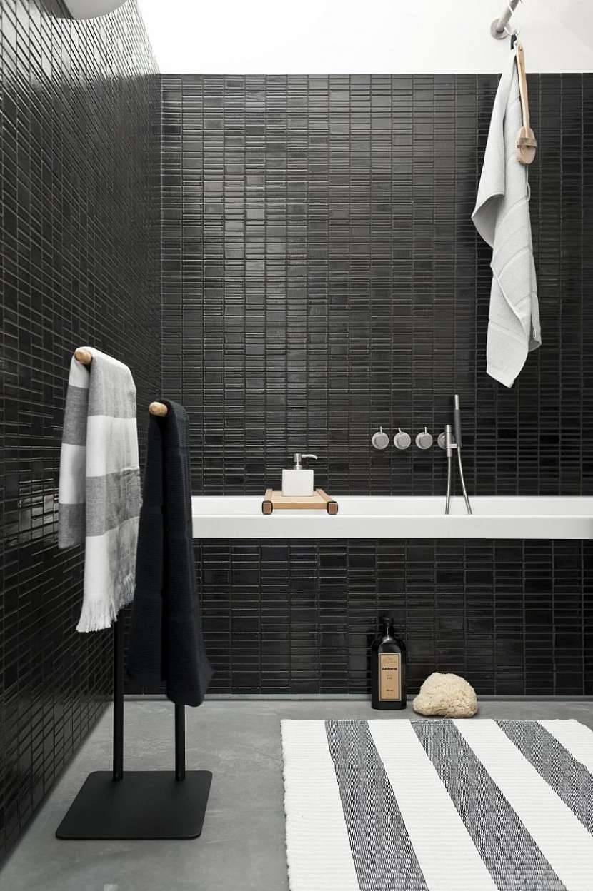 Pánská koupelna k černé, šedé a bílé.
