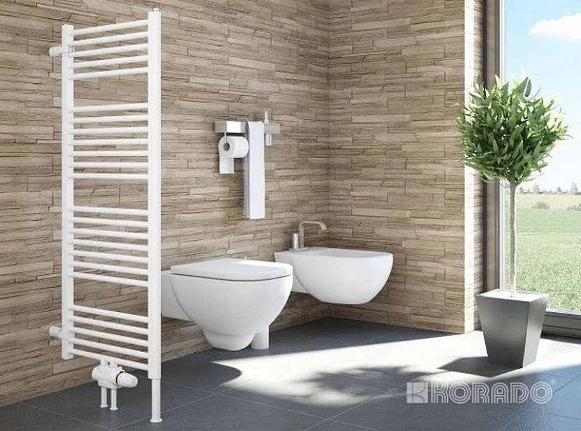 Chcete dát vaší koupelně moderní vzhled, ale nedáte dopustit na klasiku?