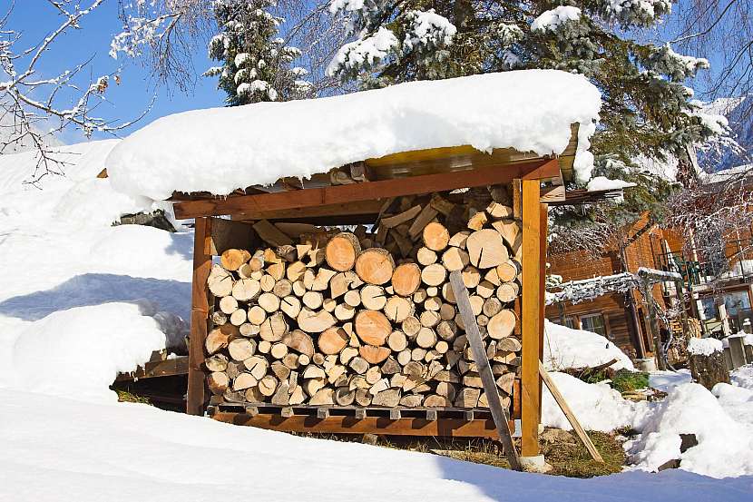 Poradíme, jak uložit dřevo na zimu