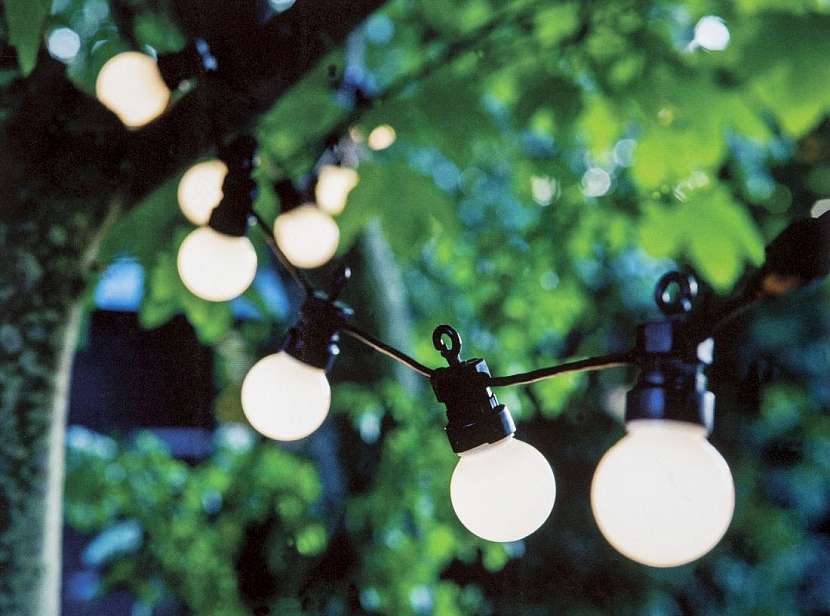 Outdoorová svítící šňůra se žárovkami Sirius.
