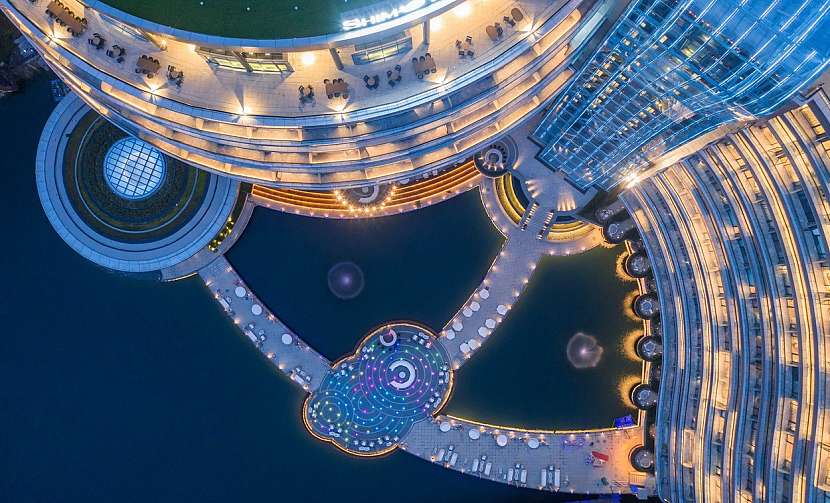 Luxusní hotel v lomu nabízí ubytování pod vodní hladinou