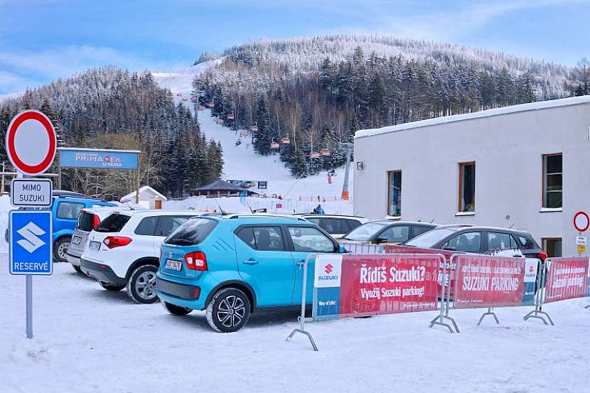 Majitelé Suzuki zaparkují v největším lyžařském středisku v ČR vždy přímo u lanovky