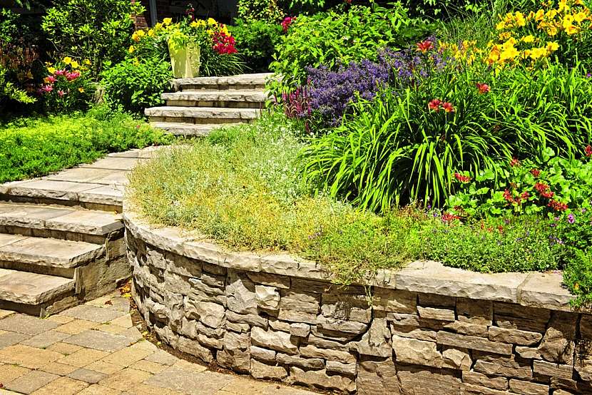 Zahradní schodiště &amp;#8211; důležitý a stylový prvek zahrad