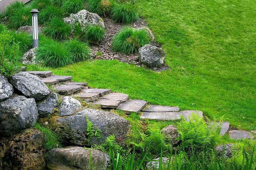 Moderní schody do zahrady pro vaši inspiraci
