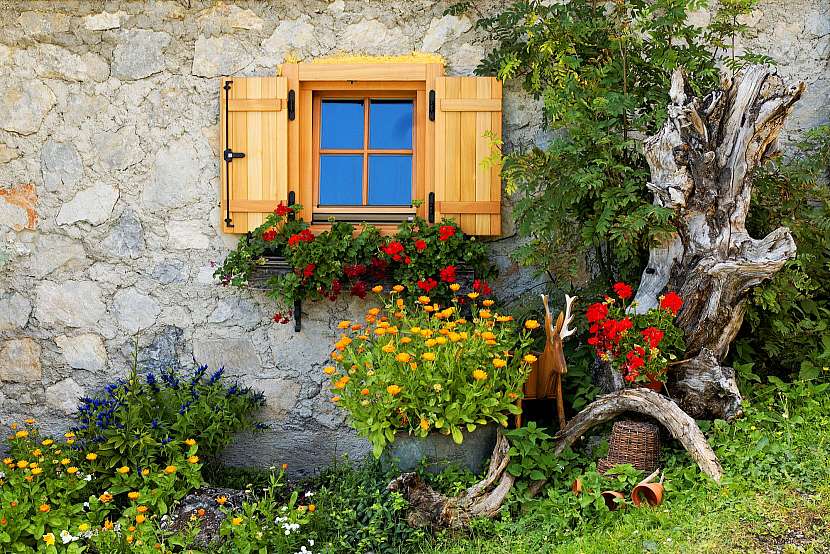 Rustikální zahrada podtrhuje klasický venkovský styl
