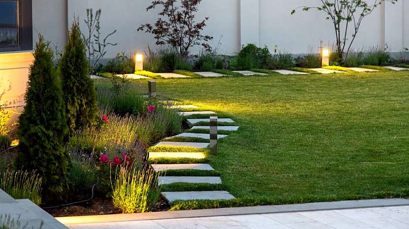 Se světly Retlux si sami nasvítíte zahradu jednoduše a rychle