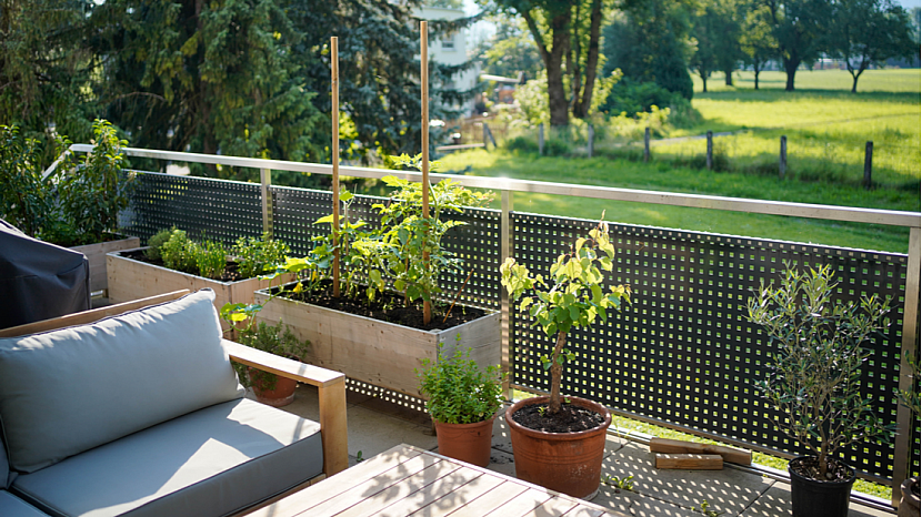 Vyvýšené záhony na balkon, terasu i zahradu. Proč si je pořídit?