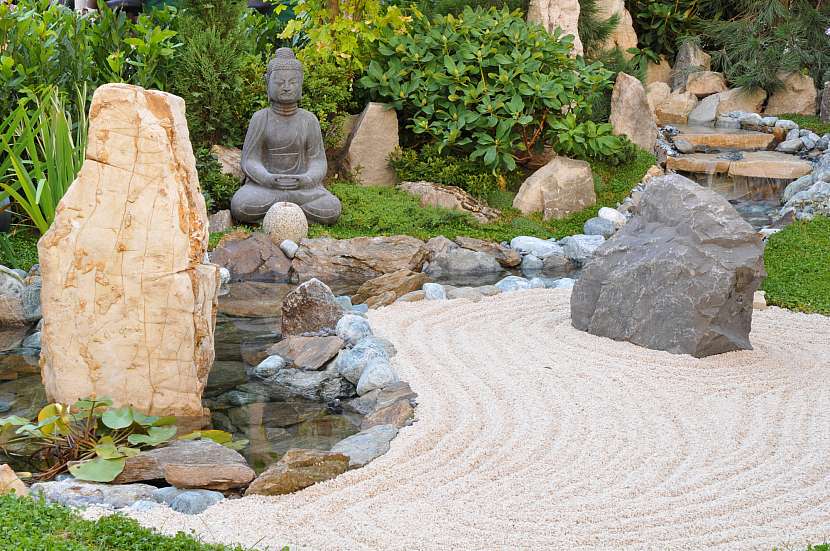 Kameny mají v japonské zahradě nespočet podob