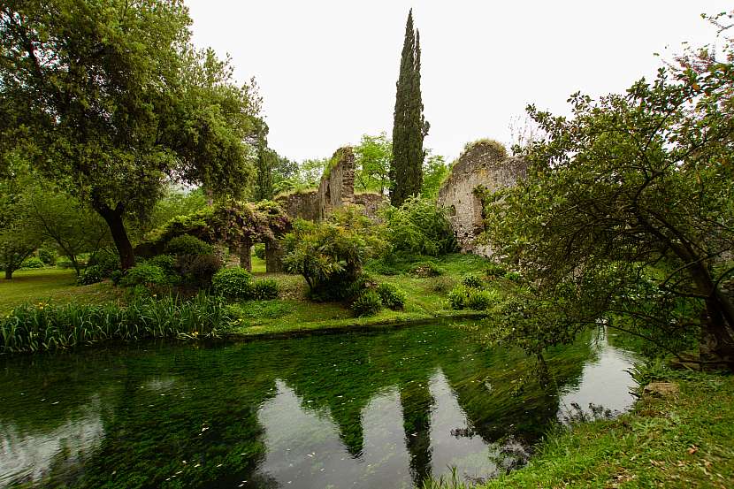 Starověké město Ninfa je přeměněno na unikátní přírodní botanickou zahradu