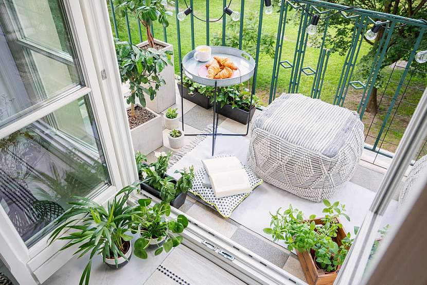 Malý balkón jako mini relaxační zóna