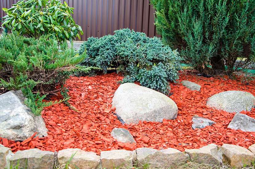 Zahradní dekorační mulče, kameny a drtě