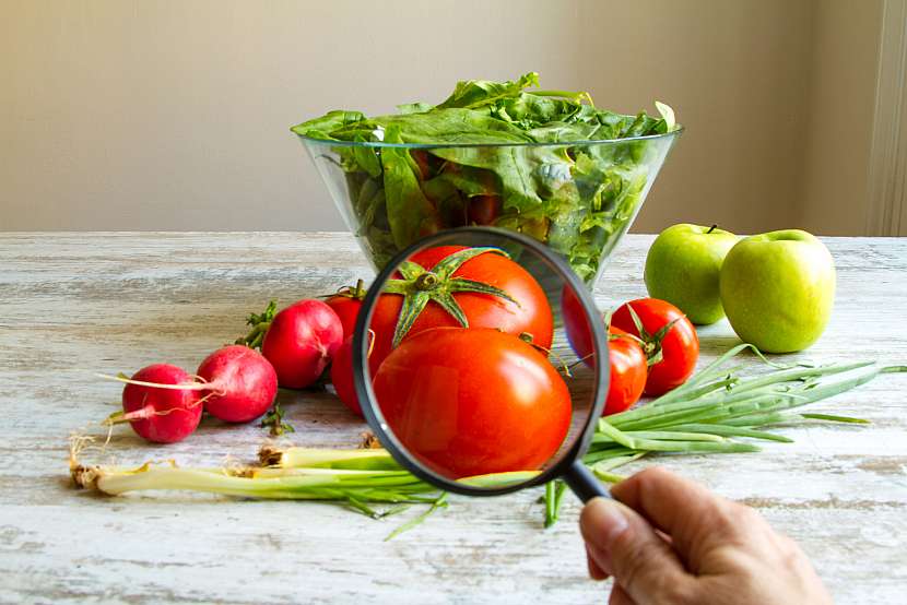 Pesticidy můžete ve zbytkovém množství najít nejen v rajčatech, ale i v jiné zelenině a také ovoci (Zdroj: Depositphotos (https://cz.depositphotos.com))
