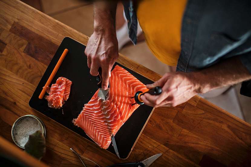 Aby se z těla ryby podařily ukrojit tenké filetky, sáhněte po filetovacím noži