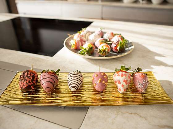 Jahody máčené v čokoládě jsou tím pravým dárkem na svátek sv. Valentýna (Zdroj: Prima DOMA)