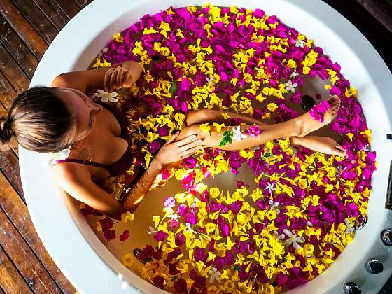 Užijte si aromaterapeutickou relaxační koupel (Zdroj: Depositphotos (https://cz.depositphotos.com))