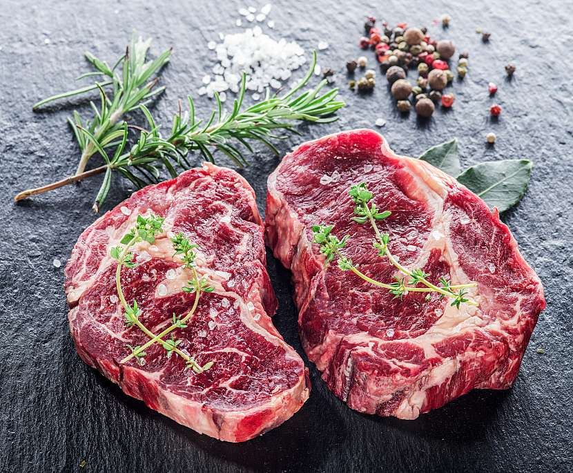 Rib eye steak s kořením