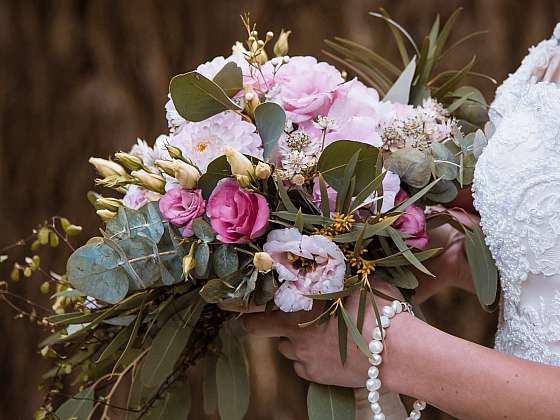Svatební kyticí ohromíte i v zimě (Zdroj: Fleurop AG)