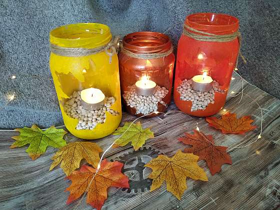 Tvoření a zároveň recyklace - to jsou podzimní svícny (Zdroj: Adriana Dosedělová)