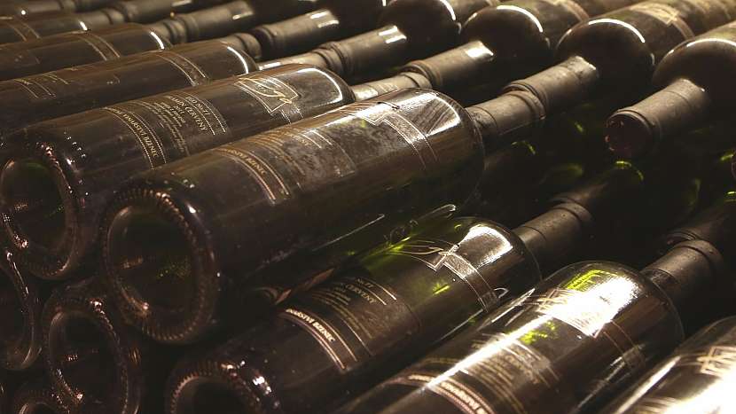 Vše o víně: při skladování musí být korek smáčen vínem
