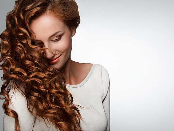 Tajemství krásných a zdravých vlasů? Hydratace! Dodejte ji vlasům i v zimě (Zdroj: Depositphotos (https://cz.depositphotos.com))