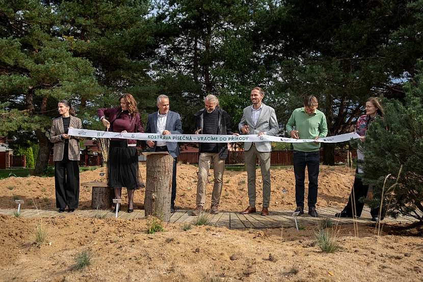 Projekt vznikl díky spolupráci Botanické zahrady Praha, obce Kostelní Lhota a značky Ahmad Tea