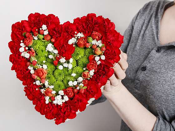 Květinové aranžmá můžete připravit třeba na svátek zamilovaných, který se slaví 14. února (Zdroj: Depositphotos)