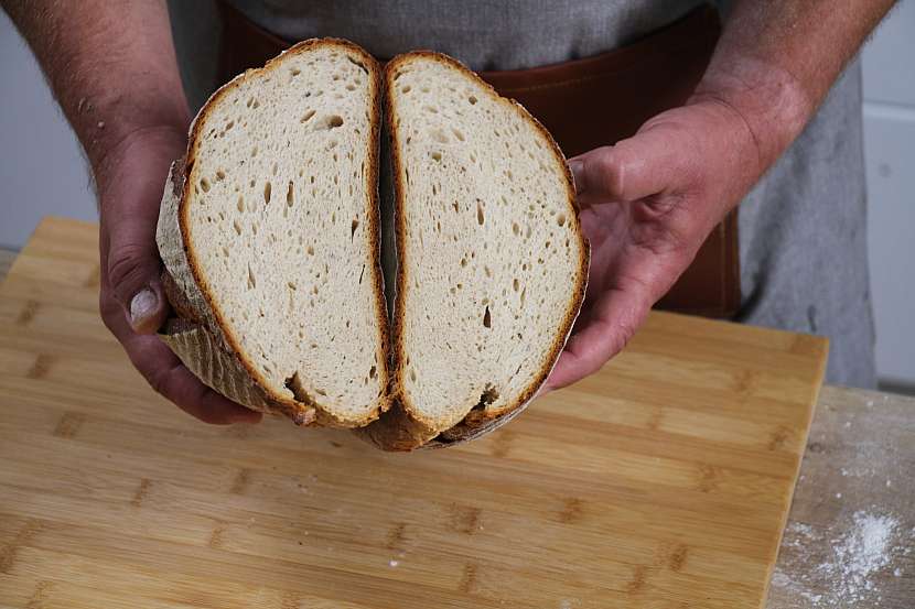 Chléb se považuje za zdroj sacharidů a dalších živin