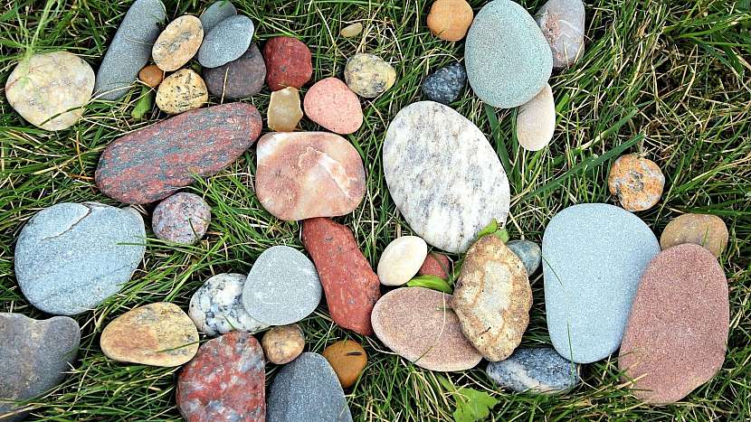 Nápady na dekorace z přírodnin: kamínky a oblázky jsou vděčným materiálem
