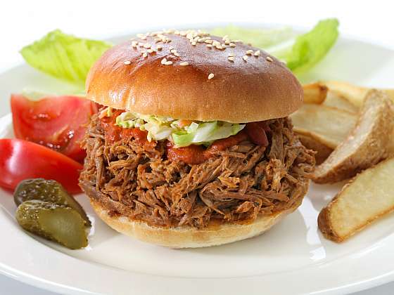 Trhané vepřové maso a domácí burgery budou hitem i u vás doma (Zdroj: Depositphotos (https://cz.depositphotos.com))