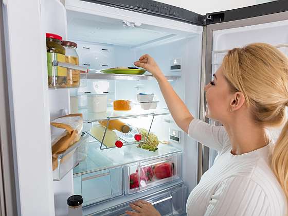Aby potraviny v ledničce dlouho vydržely, musí se správně uložit (Zdroj: Depositphotos)
