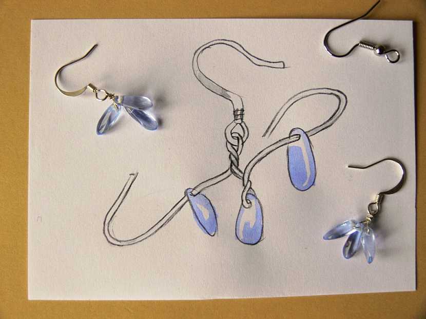 Jemné drátkované náušnice jsou originální vkusný šperk
