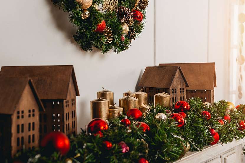 I tento rok rozhodně nešlápnete vedle, když si svůj domov vyzdobíte v klasických vánočních barvách: červené, zlaté a zelené