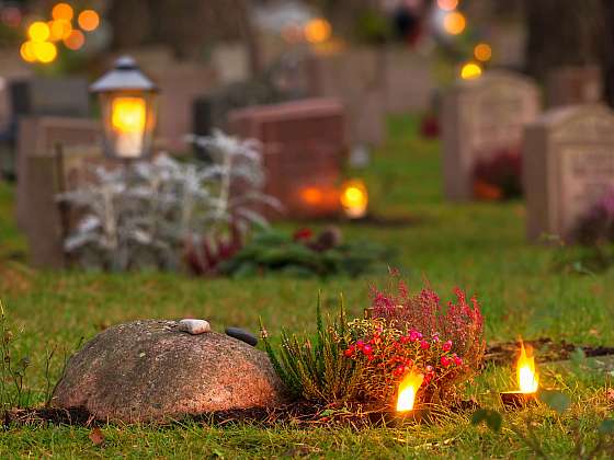 Dušičkový čas je období svátku zemřelých, kdy si své blízké připomínají v mnoha zemích světa (Zdroj: Depositphotos)