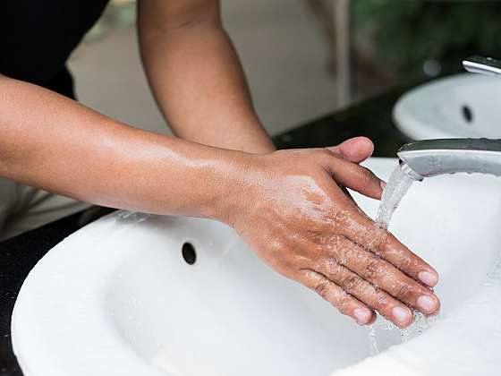  Jak si správně umývat ruce a ještě přitom ušetřit (Zdroj: Depositphotos)