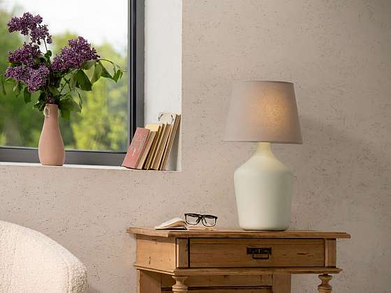 Lampa z demižonu navodí útulnou a hřejivou atmosféru