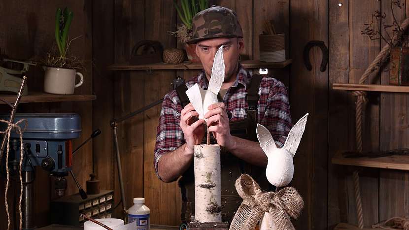 DIY dřevěný zajíc: hlavu spojíme s březovým polínkem - tělem