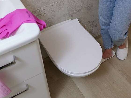Problematická místa na toaletě mohou být zdrojem bakterií a mikroorganismů
