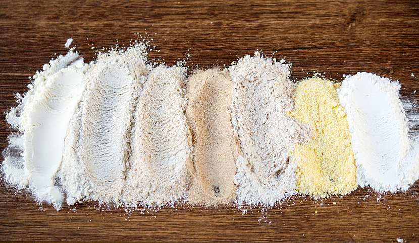 Bílá pšeničná mouka má celou řadu alternativ - rýžovou, kukuřičnou nebo pohankovou