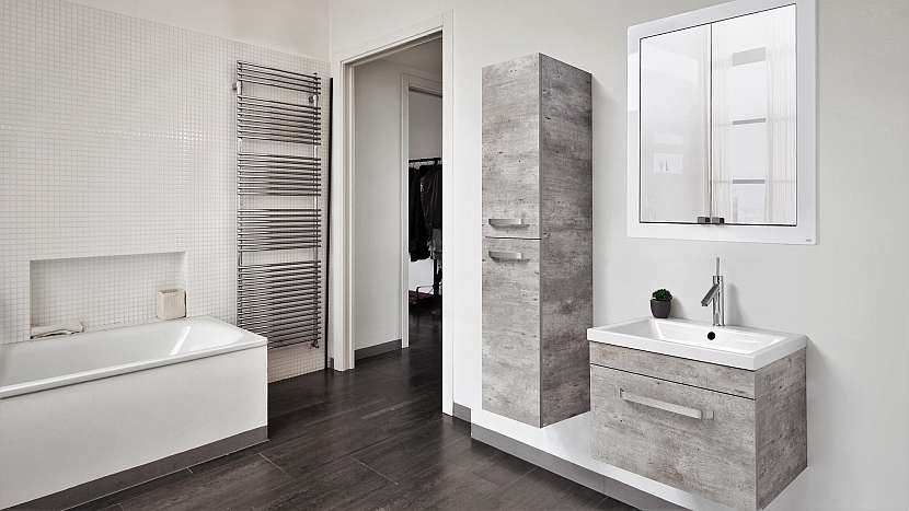 Koupelna s betonovou tváří: skříňky řady Ambiente v dekoru beton