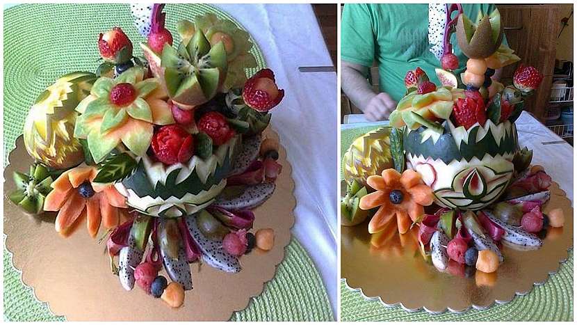 Vyřezávaný meloun a tropické ovoce ve sladkém koši