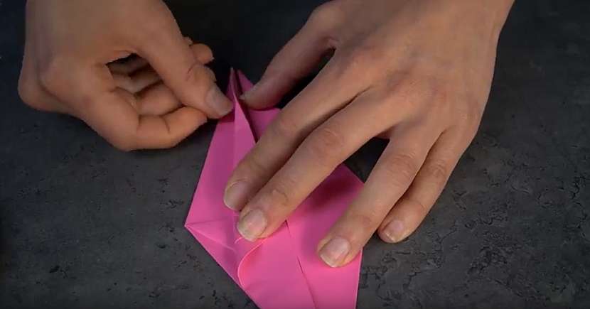 Obruč se zavěšenými origami jeřáby: složte jeřába