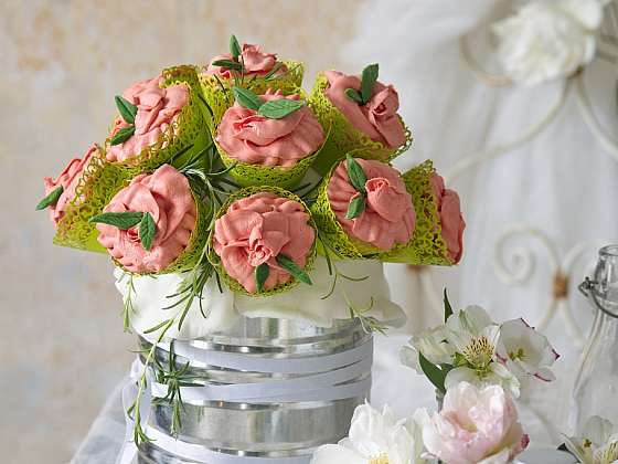 Originální svatební dort – kytice růží