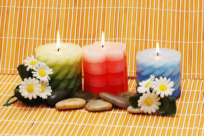 Barevné, vonné nebo vyřezávané svíčky jsou krásným dárkem