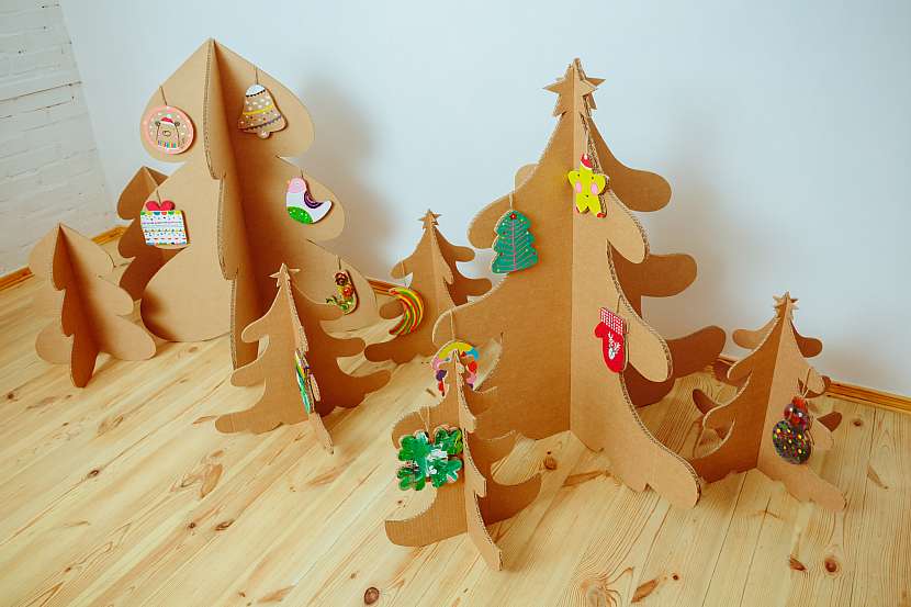 Vánoční stromek vykouzlíte i z obyčejného kartonu