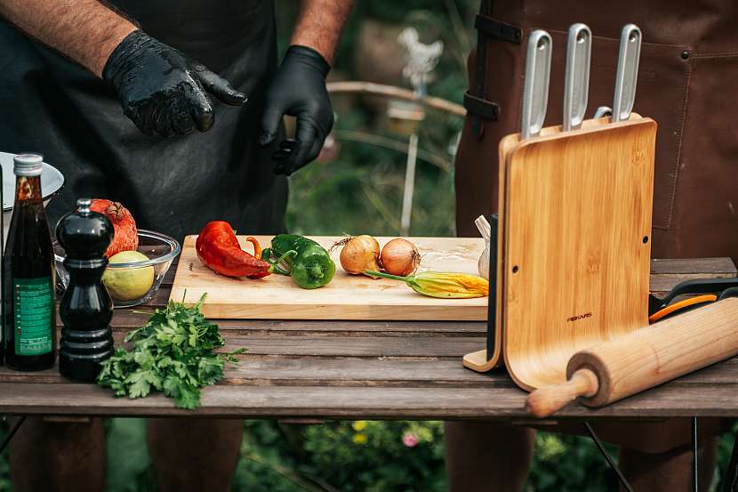 Tento recept je vysloveně zeleninový, takže se neobejde bez krájení, což vyžaduje pořádně ostré nože Fiskars